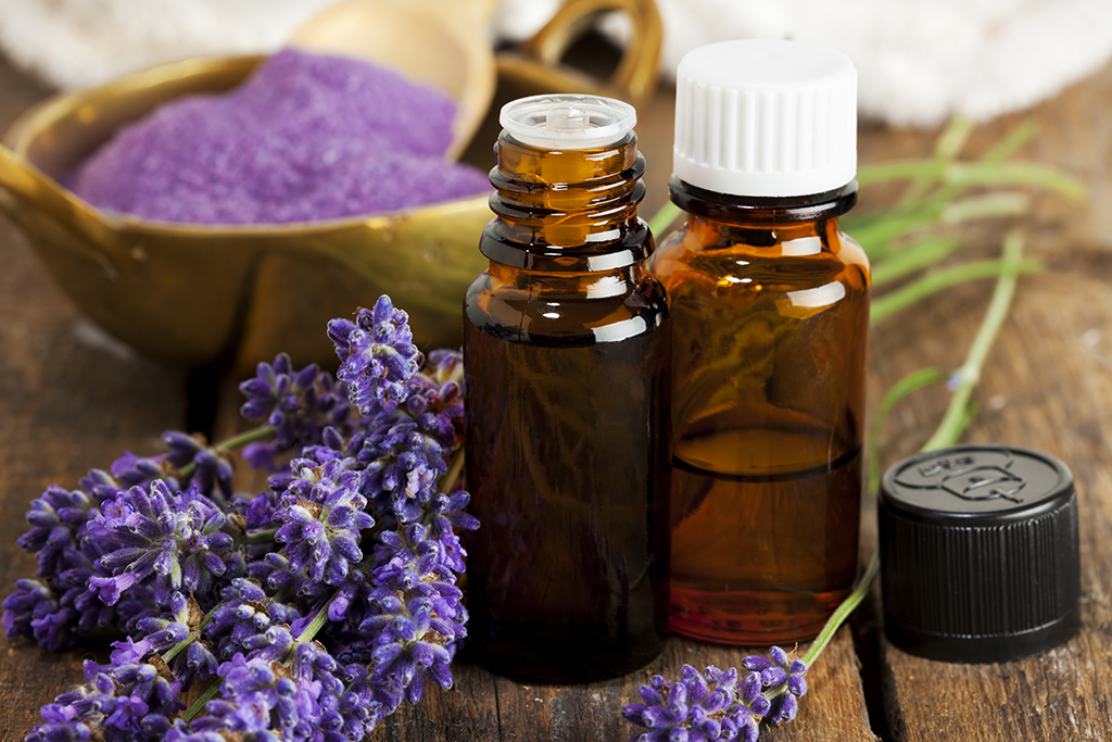 https://chiaragoodlife.com/wp-content/uploads/2017/10/Lavender-Aromatherapy.jpg